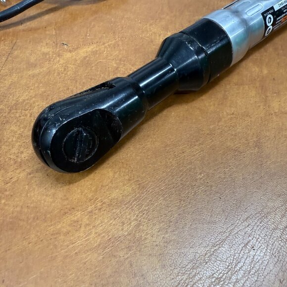 Central Pneumatic‎ 3/8 Inch Professional Air Ratchet 47214 - Picture 3 of 5
